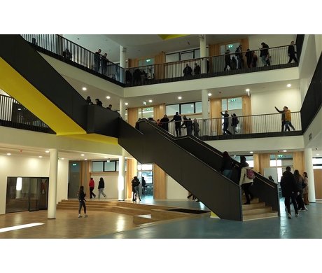  Srednjoškolski centar u Lapljem Selu (Foto arhiva Kim)
